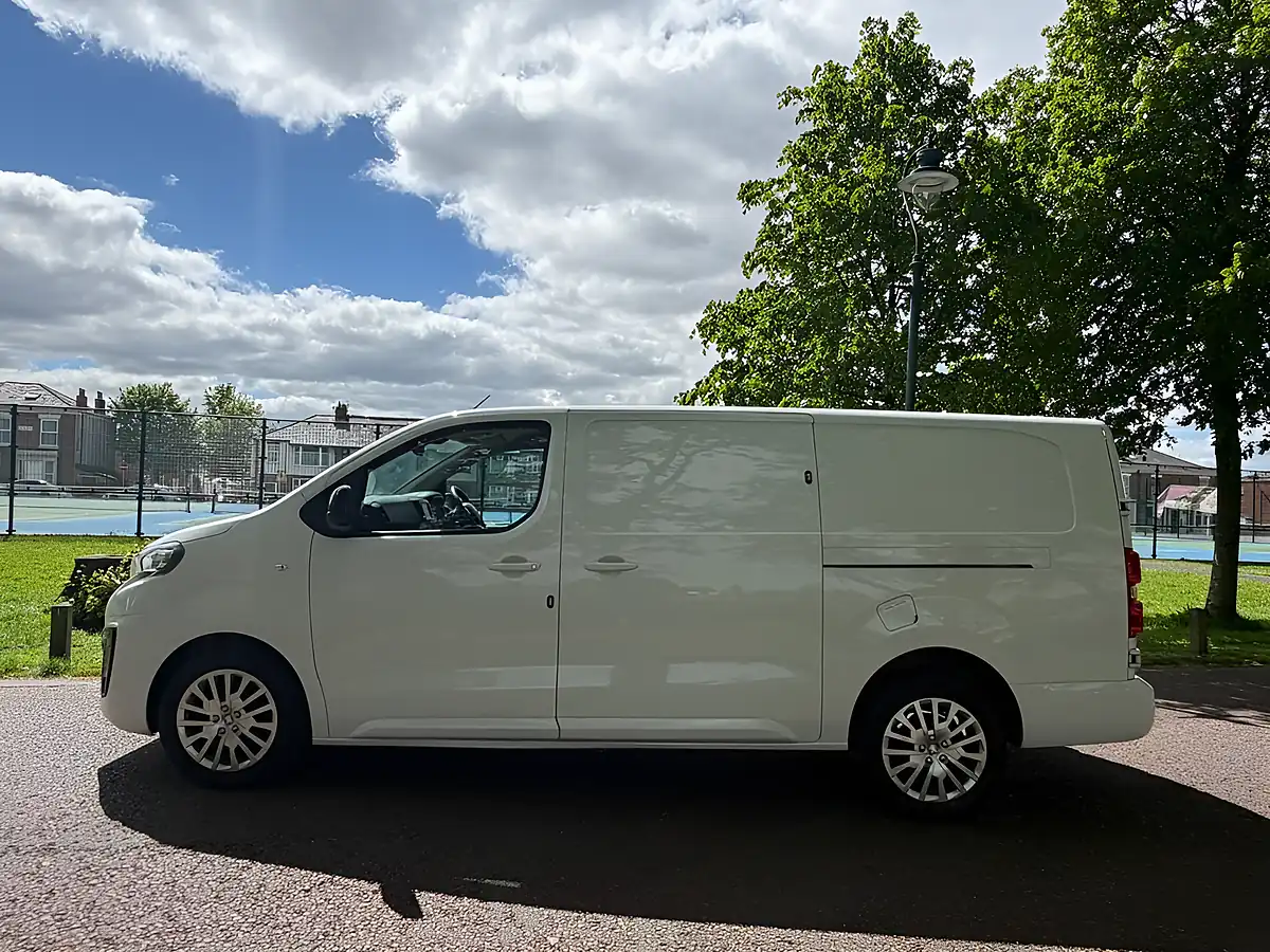 Used 2023 Peugeot Expert Asphalt Premium White - Interior and Exterior details 6
