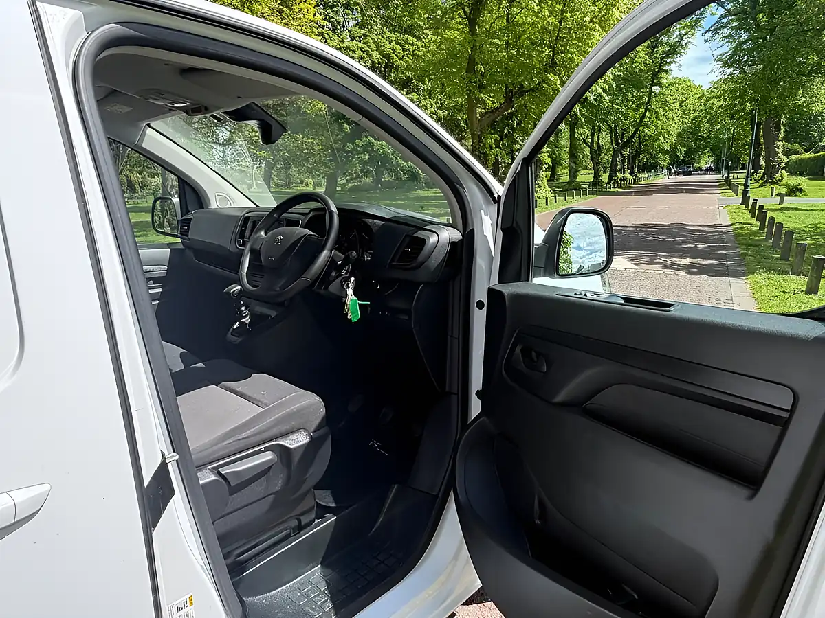 Used 2023 Peugeot Expert Asphalt Premium White - Interior and Exterior details 9