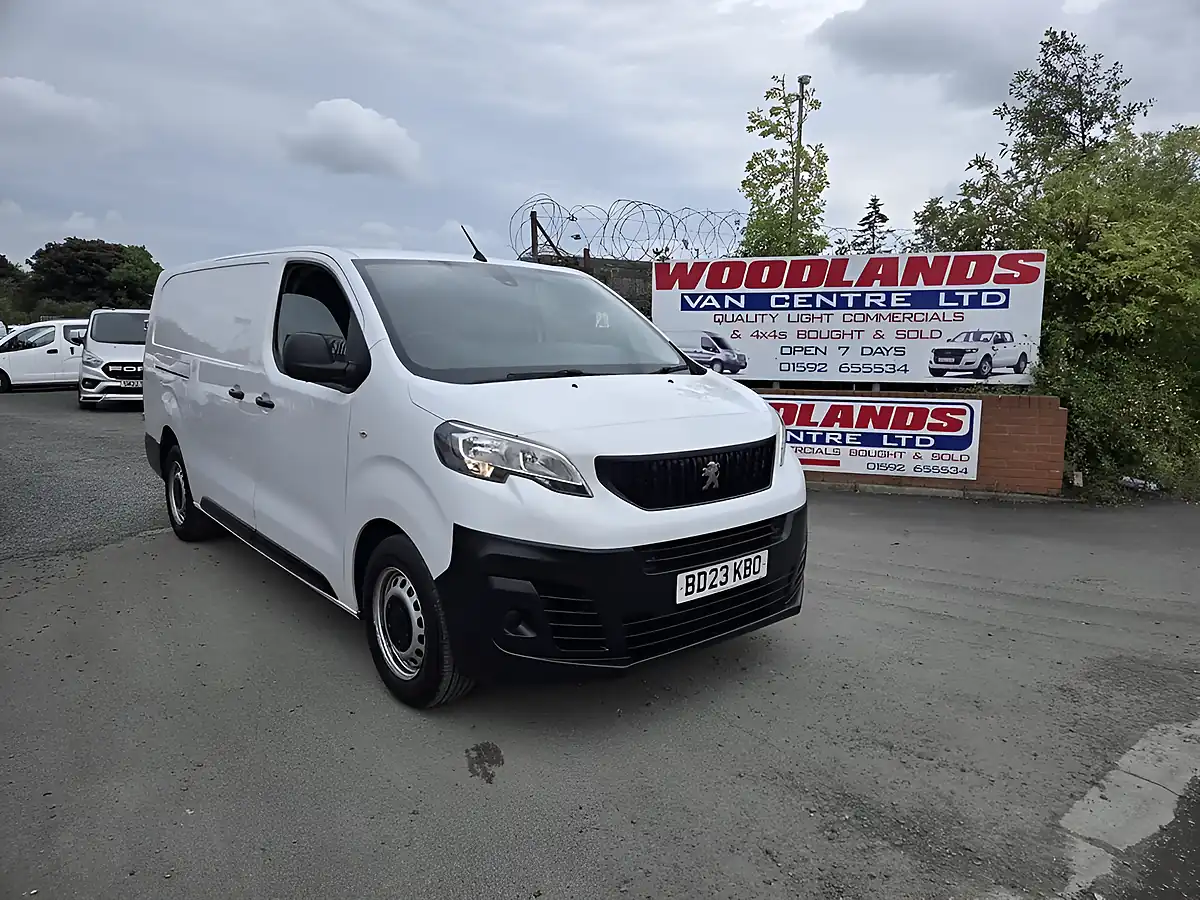 Used 2023 Peugeot Expert Prof Premium White - Front View