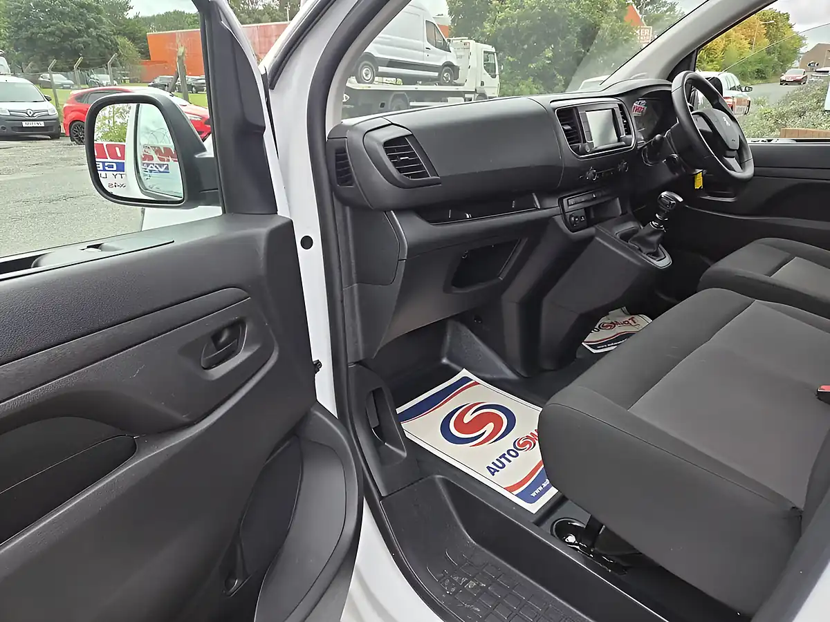 Used 2023 Peugeot Expert Prof Premium White - Interior and Exterior details 9