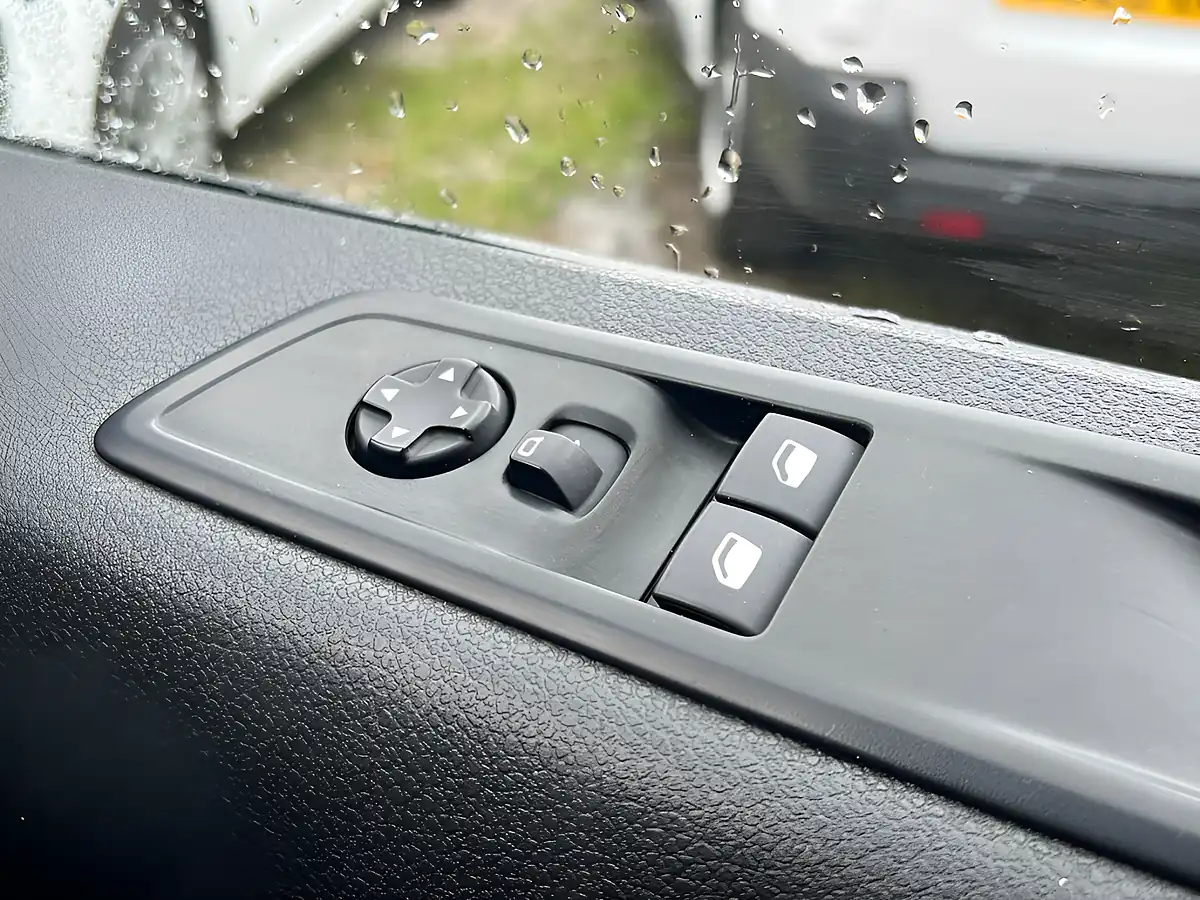 Used 2023 Peugeot Expert Professional Premium + Ice White - Interior and Exterior details 13
