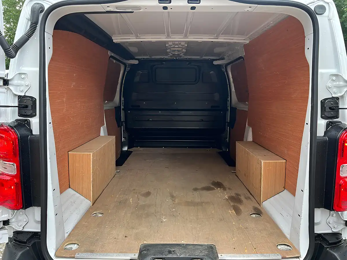 Used 2023 Peugeot Expert Professional Premium + Ice White - Interior and Exterior details 18
