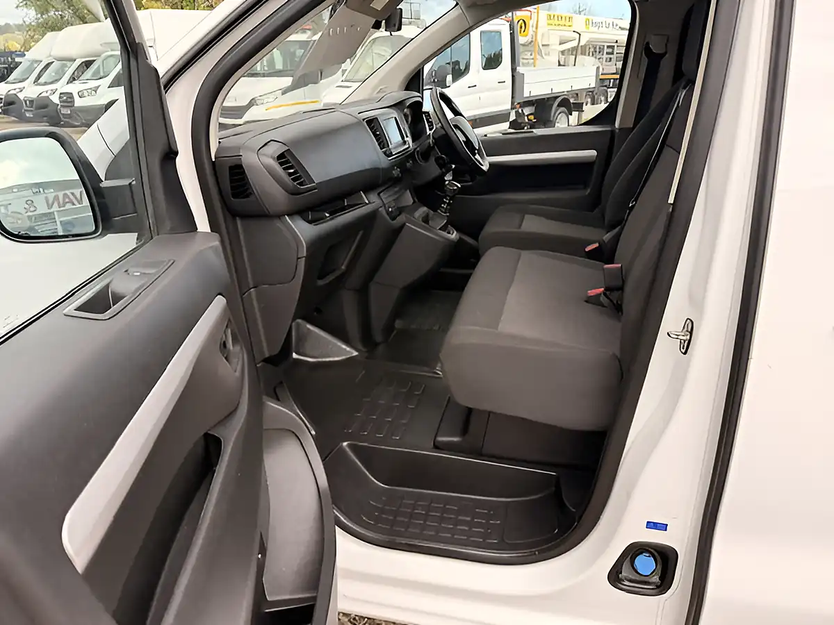 Used 2023 Peugeot Expert Professional Premium Plus Crew White - Interior and Exterior details 12