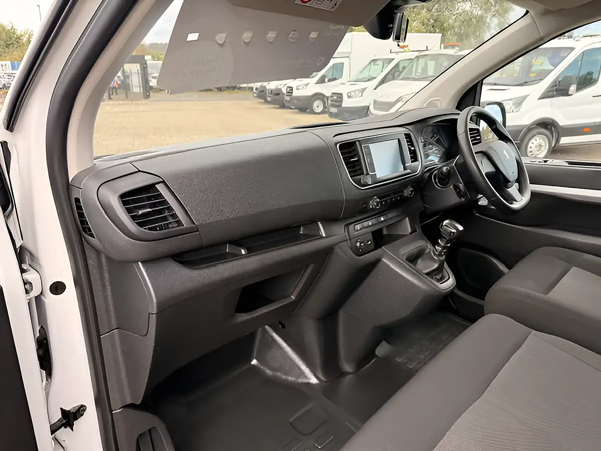 Used 2023 Peugeot Expert Professional Premium Plus Crew White - Interior and Exterior details 13