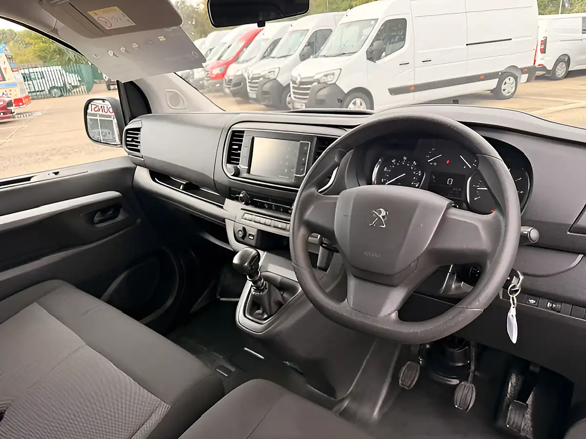 Used 2023 Peugeot Expert Professional Premium Plus Crew White - Interior and Exterior details 17