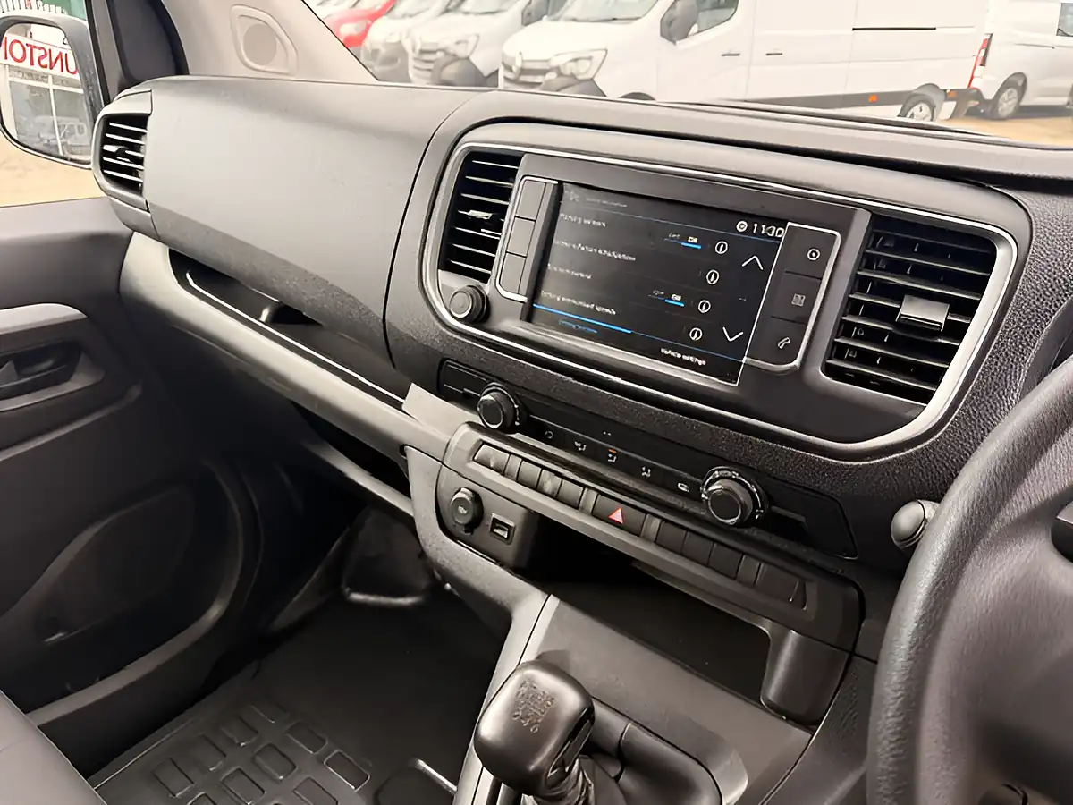 Used 2023 Peugeot Expert Professional Premium Plus Crew White - Interior and Exterior details 18