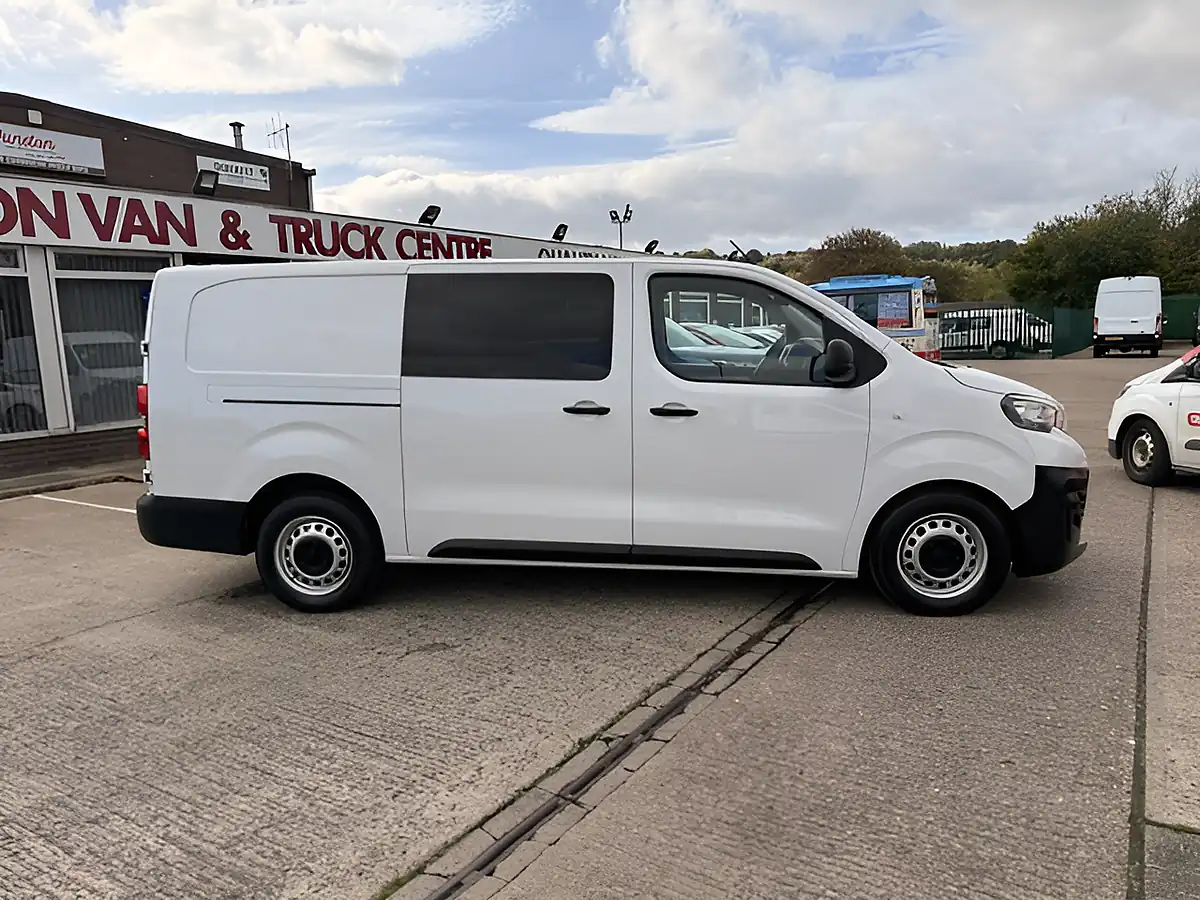 Used 2023 Peugeot Expert Professional Premium Plus Crew White - Interior and Exterior details 2