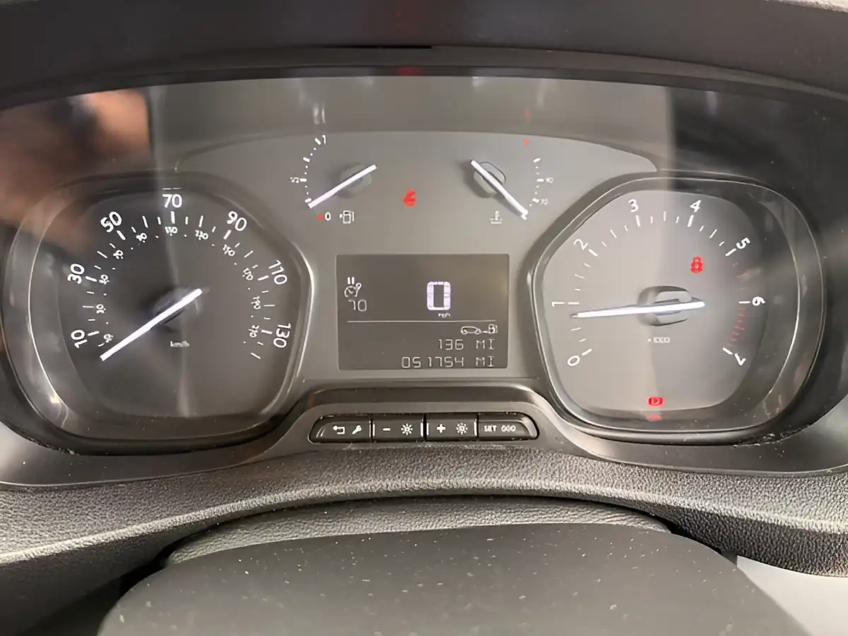 Used 2023 Peugeot Expert Professional Premium Plus Crew White - Interior and Exterior details 20