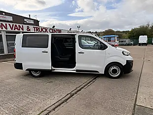 Used 2023 Peugeot Expert Professional Premium Plus Crew White - Interior and Exterior details 3
