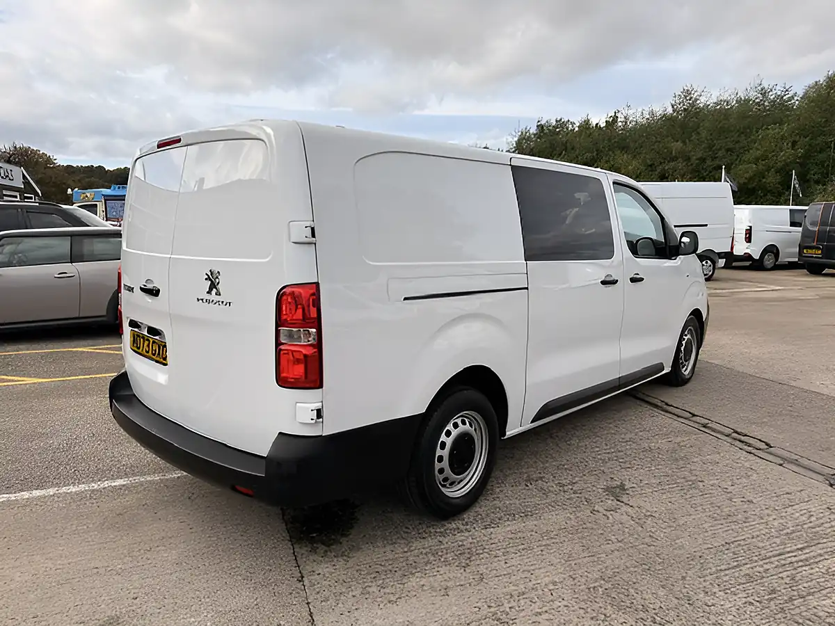 Used 2023 Peugeot Expert Professional Premium Plus Crew White - Interior and Exterior details 4