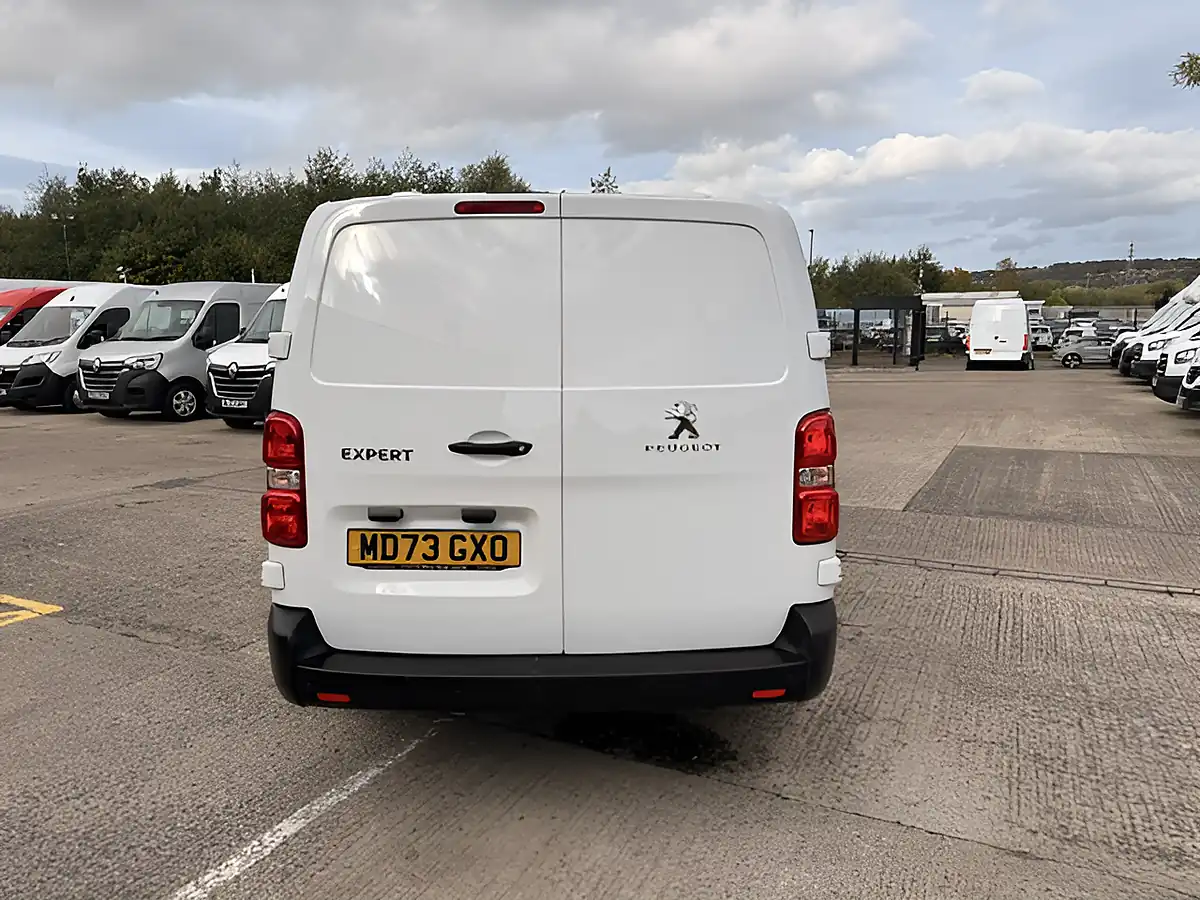 Used 2023 Peugeot Expert Professional Premium Plus Crew White - Interior and Exterior details 5