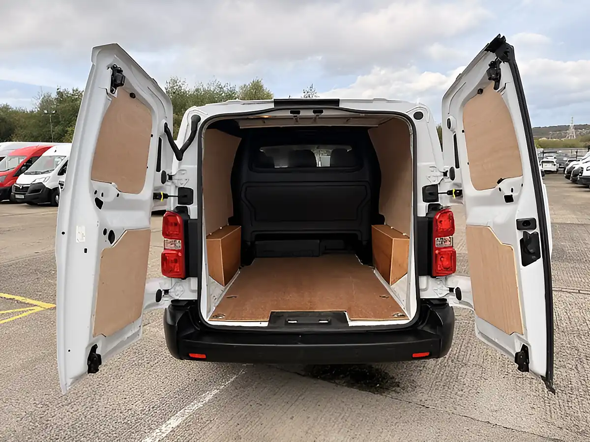 Used 2023 Peugeot Expert Professional Premium Plus Crew White - Interior and Exterior details 6