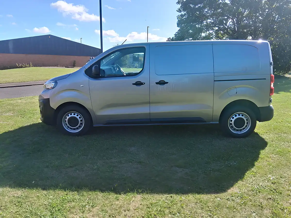 Used 2023 Peugeot Expert Professional Premium Plus Grey - Interior and Exterior details 2