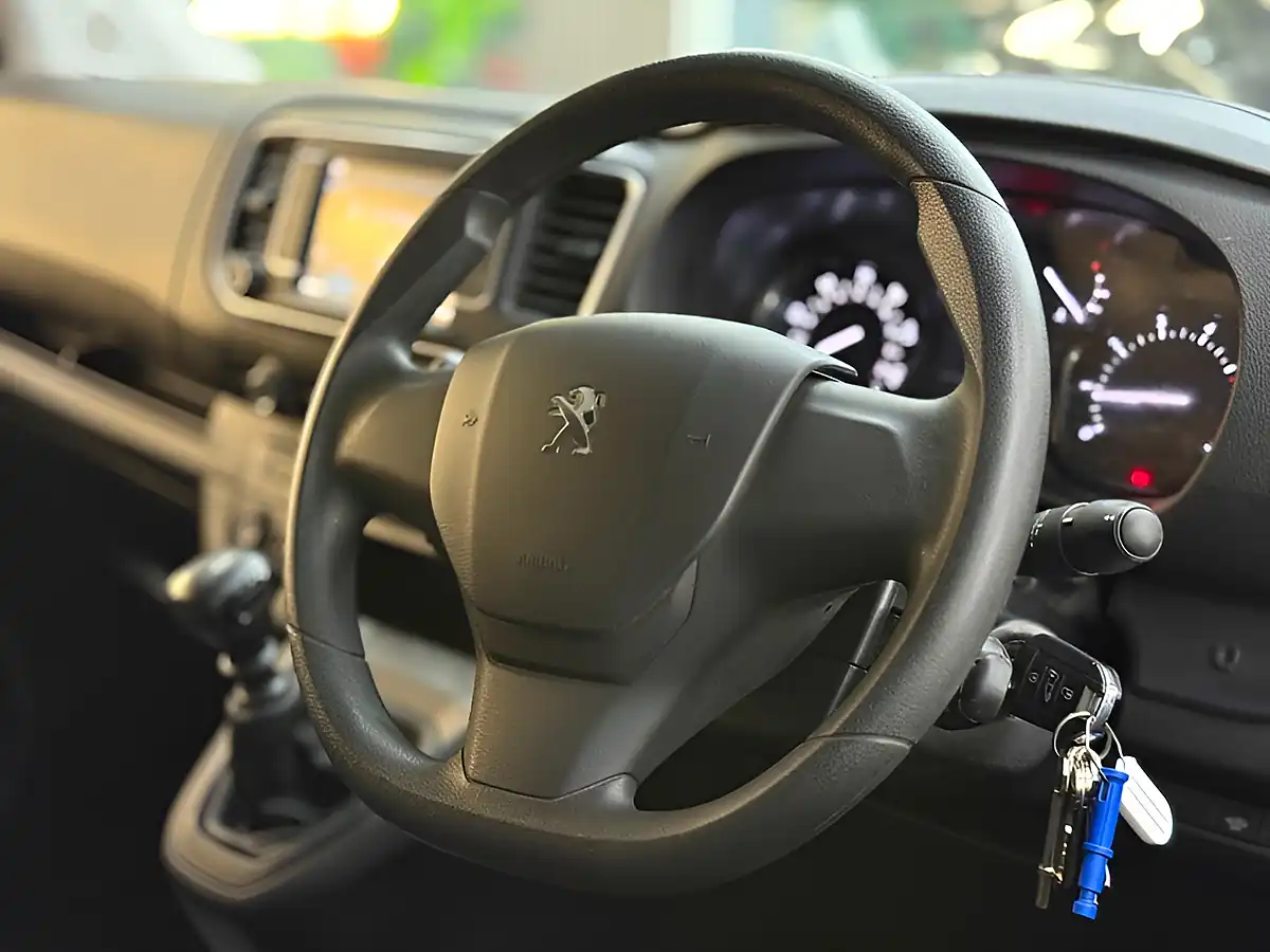 Used 2023 Peugeot Expert Professional Premium Plus L2 White - Interior and Exterior details 15