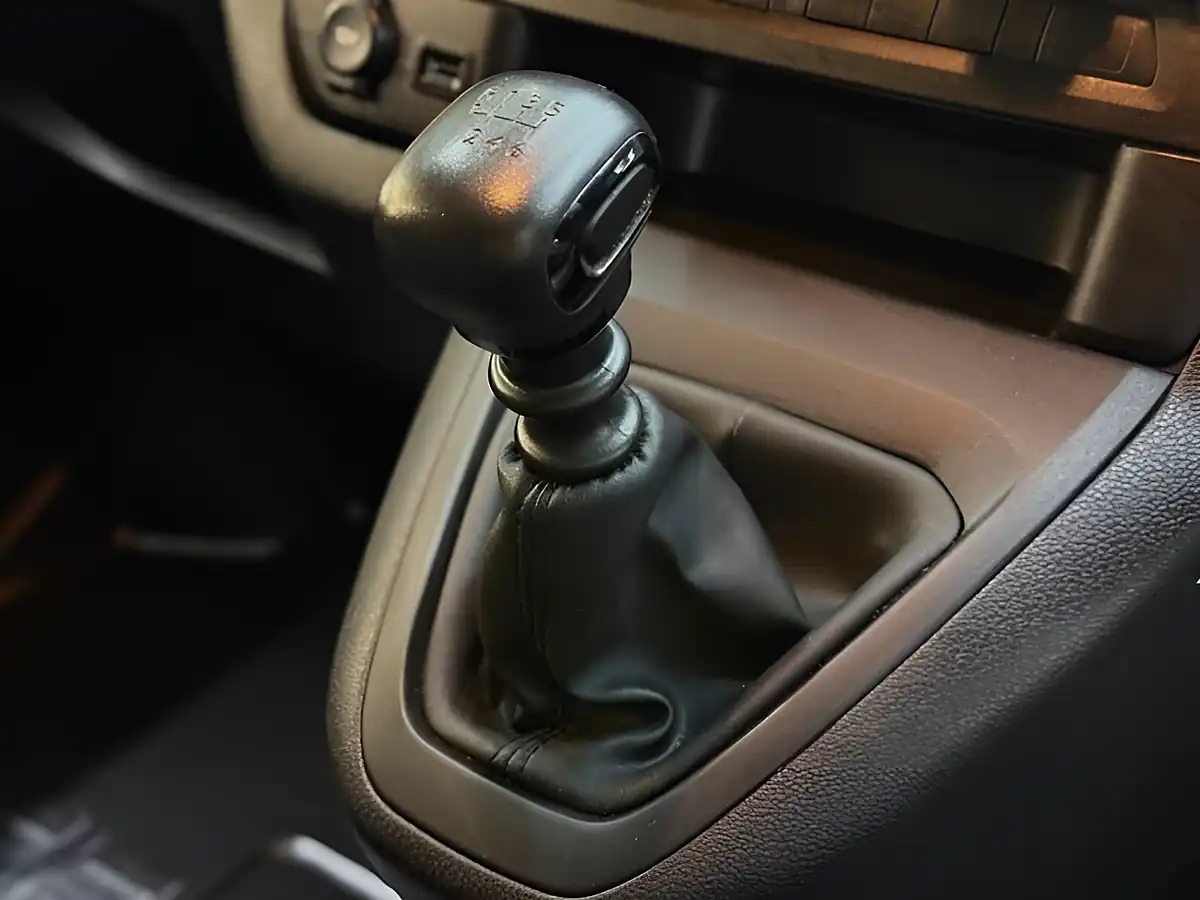 Used 2023 Peugeot Expert Professional Premium Plus L2 White - Interior and Exterior details 17