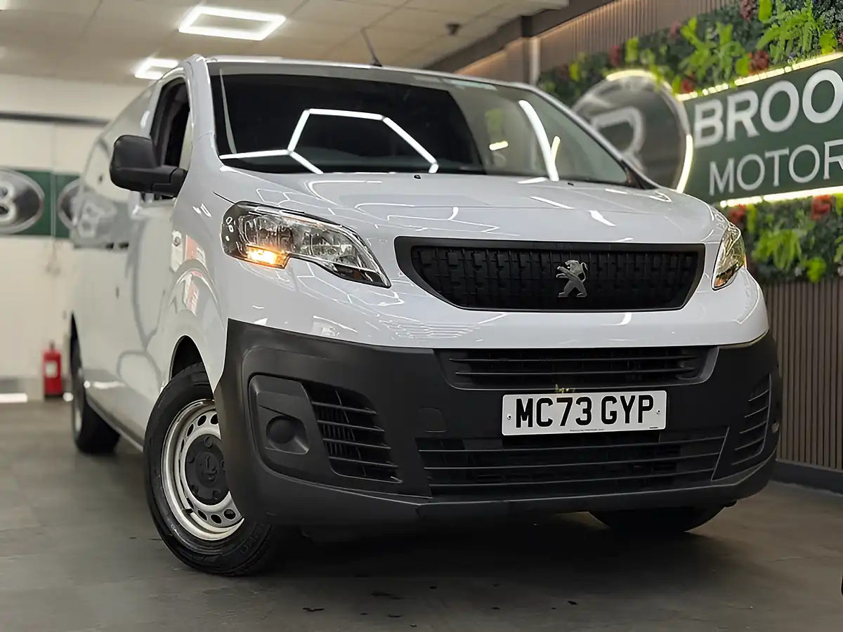 Used 2023 Peugeot Expert Professional Premium Plus L2 White - Interior and Exterior details 3