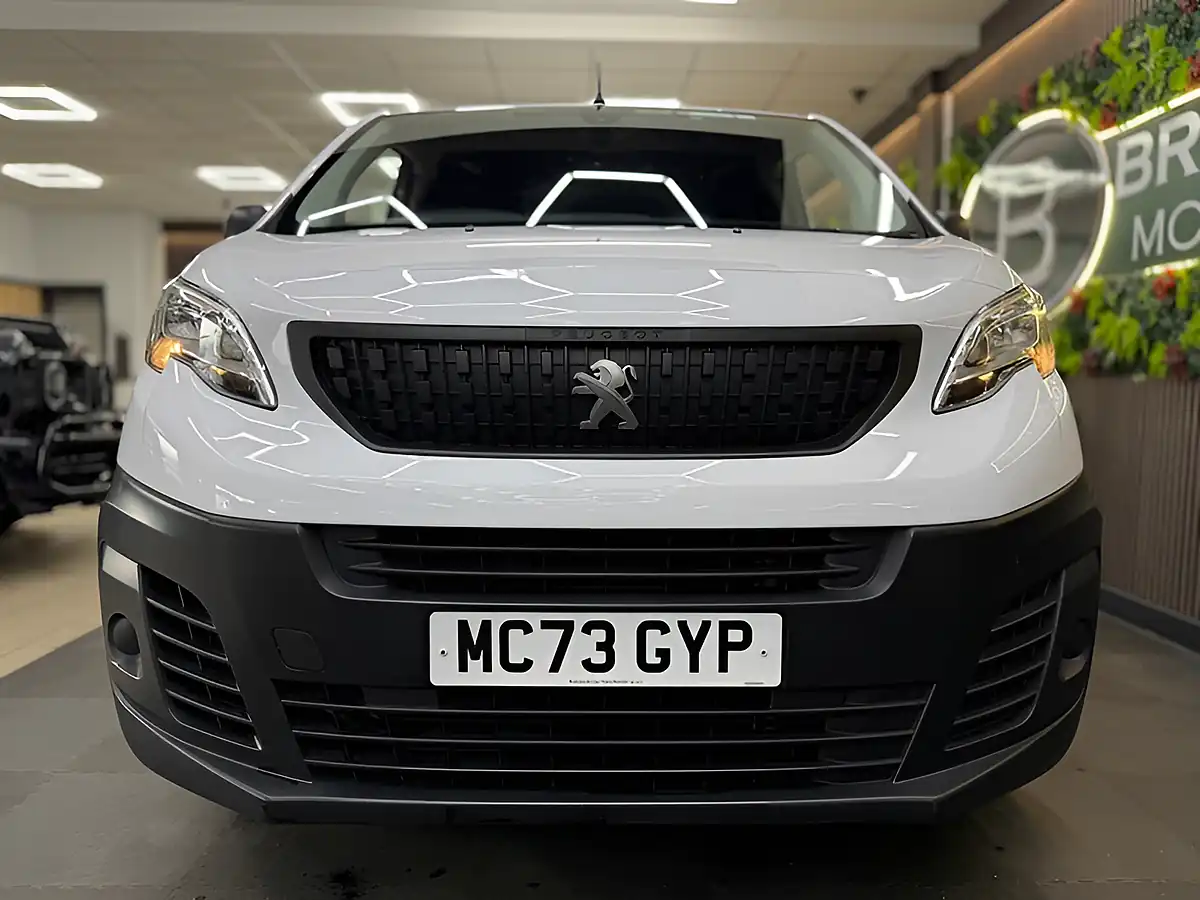 Used 2023 Peugeot Expert Professional Premium Plus L2 White - Interior and Exterior details 4