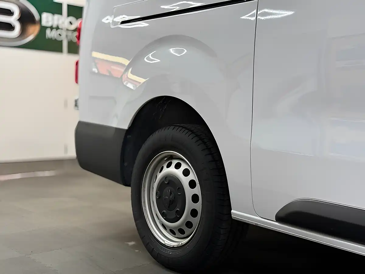 Used 2023 Peugeot Expert Professional Premium Plus L2 White - Interior and Exterior details 9