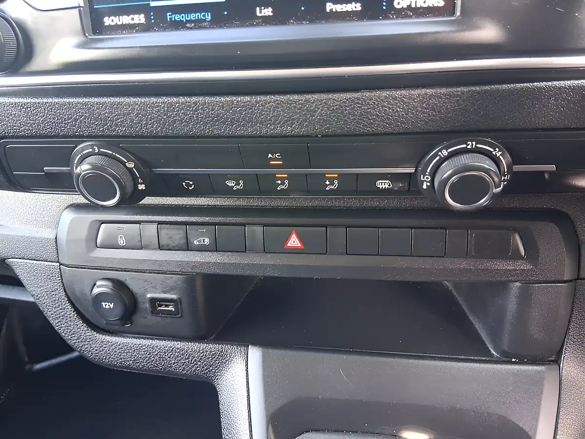 Used 2023 Peugeot Expert Professional Premium Plus White - Interior and Exterior details 13