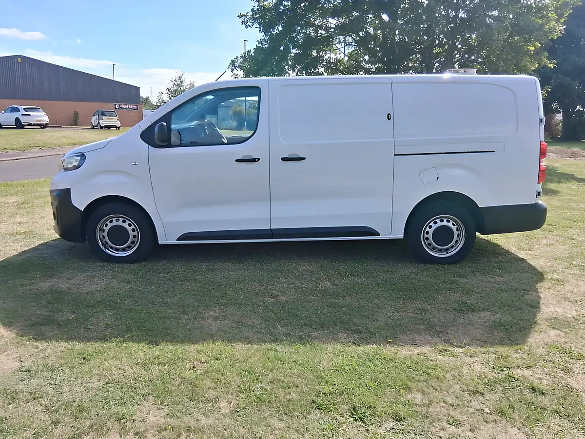 Used 2023 Peugeot Expert Professional Premium Plus White - Interior and Exterior details 2