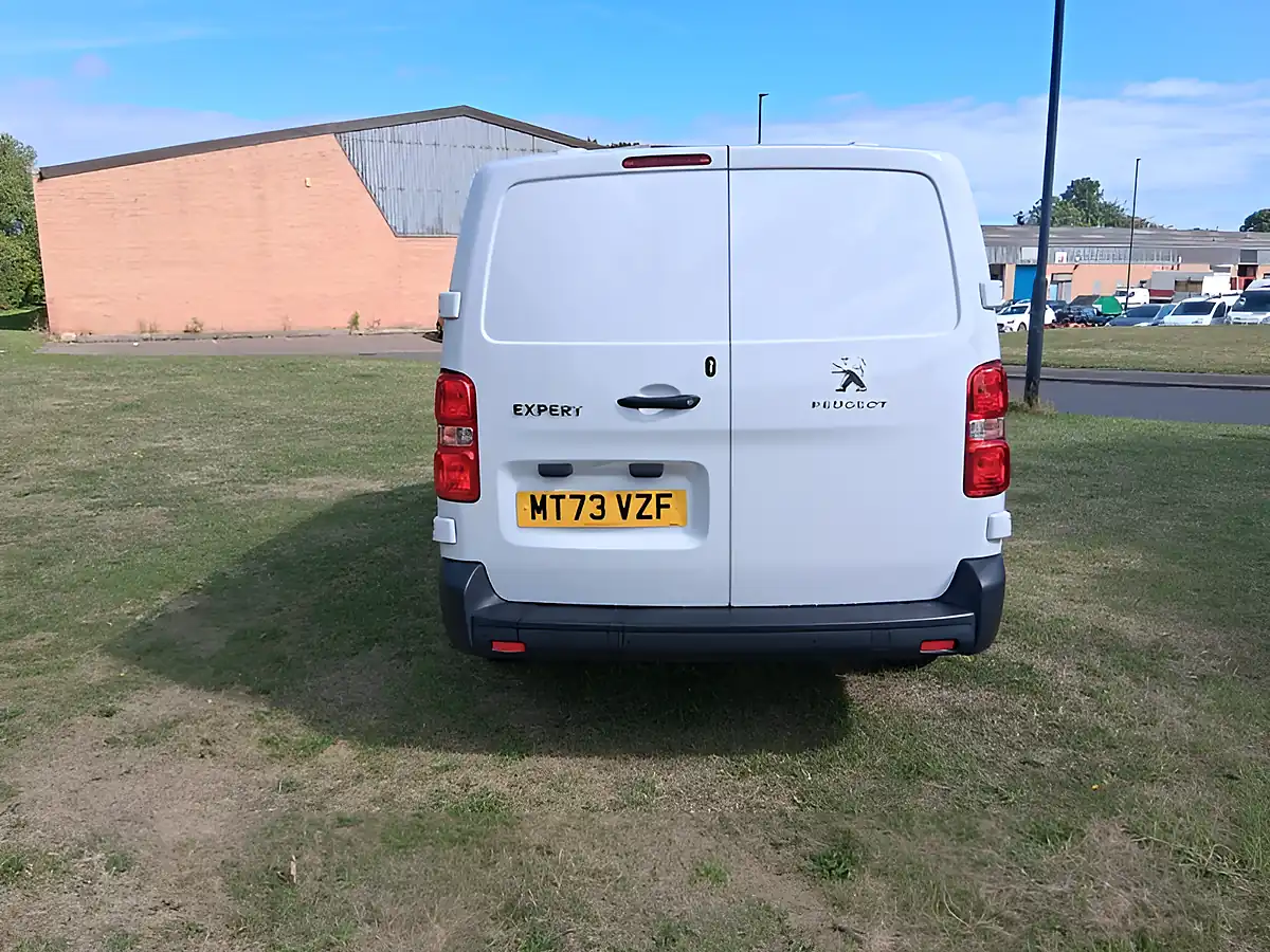 Used 2023 Peugeot Expert Professional Premium Plus White - Interior and Exterior details 4