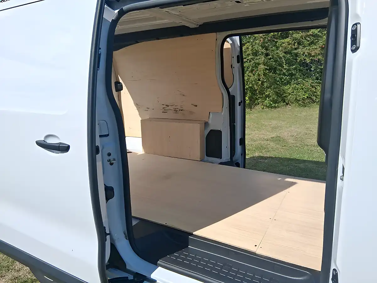 Used 2023 Peugeot Expert Professional Premium Plus White - Interior and Exterior details 9