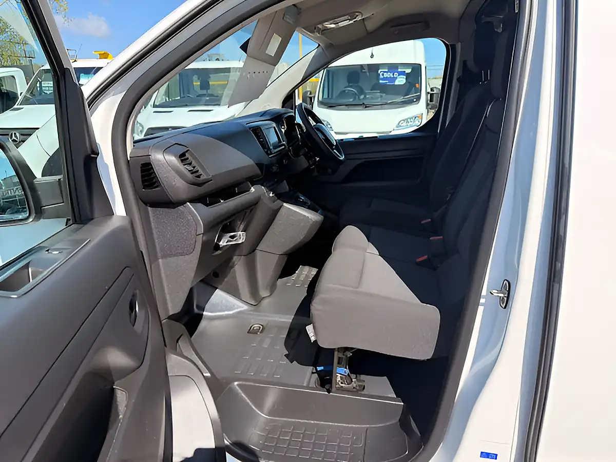 Used 2023 Peugeot Expert Professional Premium Plus White - Interior and Exterior details 14