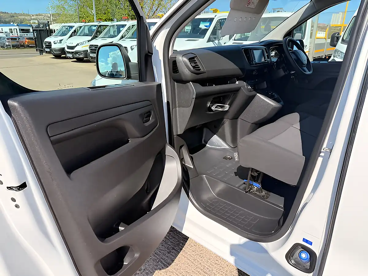 Used 2023 Peugeot Expert Professional Premium Plus White - Interior and Exterior details 15