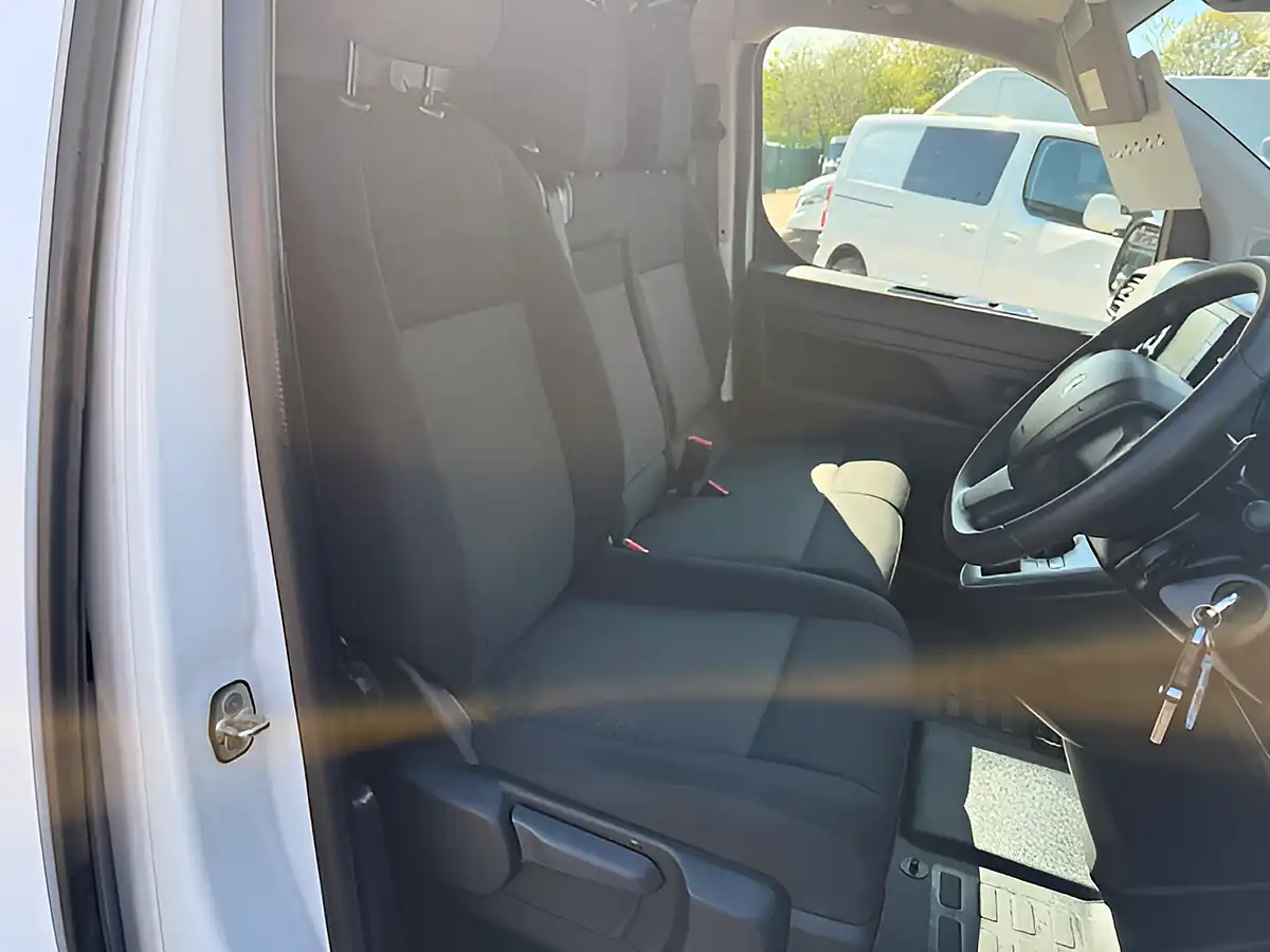 Used 2023 Peugeot Expert Professional Premium Plus White - Interior and Exterior details 17