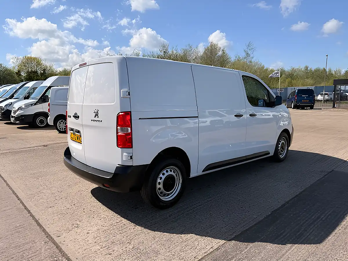 Used 2023 Peugeot Expert Professional Premium Plus White - Interior and Exterior details 4