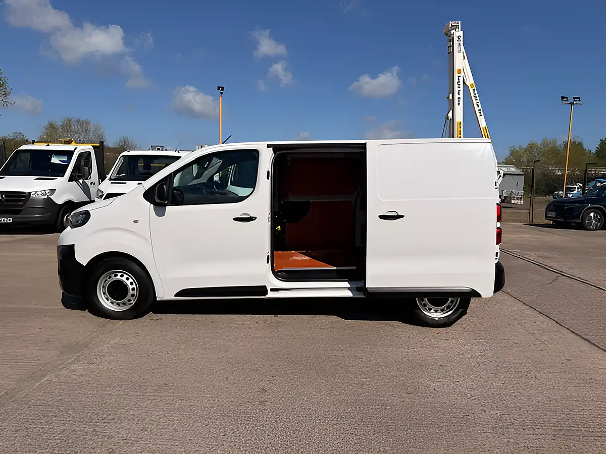 Used 2023 Peugeot Expert Professional Premium Plus White - Interior and Exterior details 9