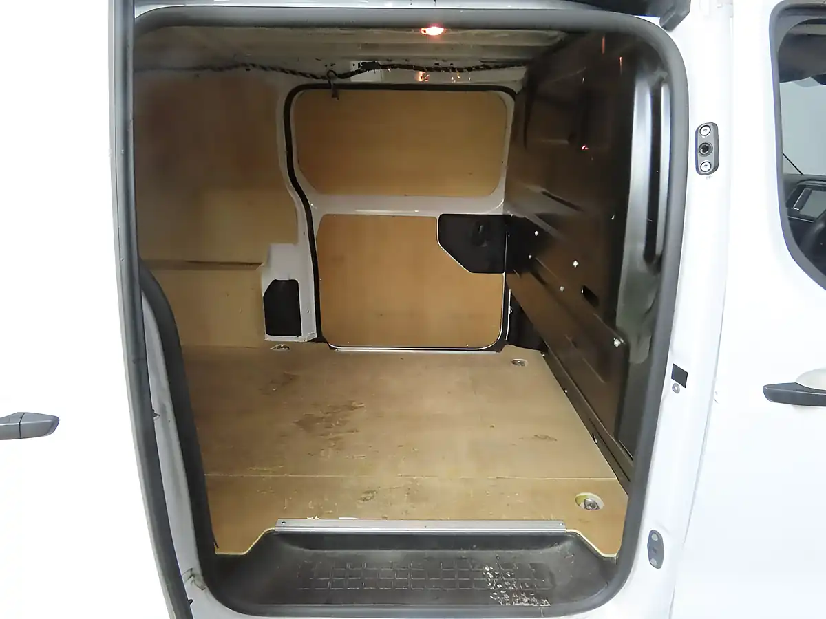Used 2023 Peugeot Expert Professional Premium + White - Interior and Exterior details 15