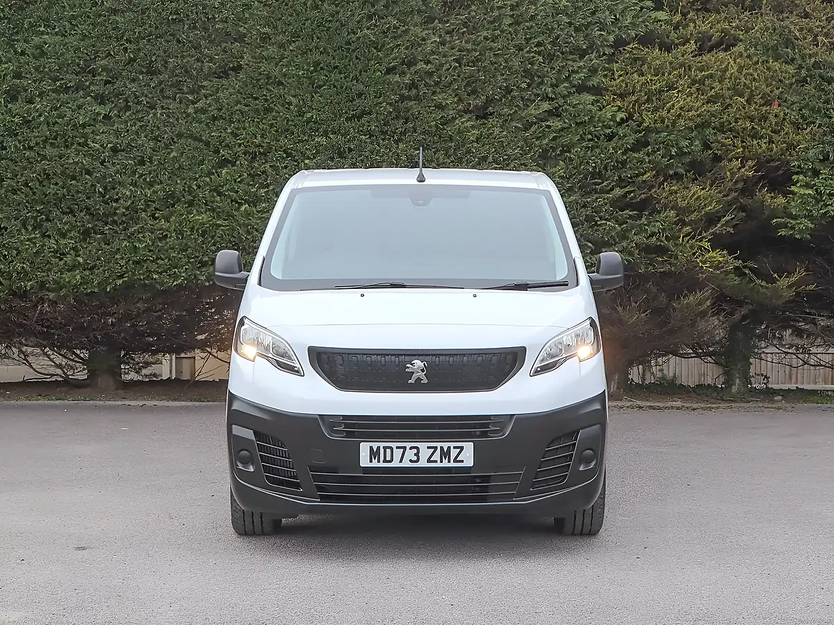 Used 2023 Peugeot Expert Professional Premium+ White - Interior and Exterior details 3