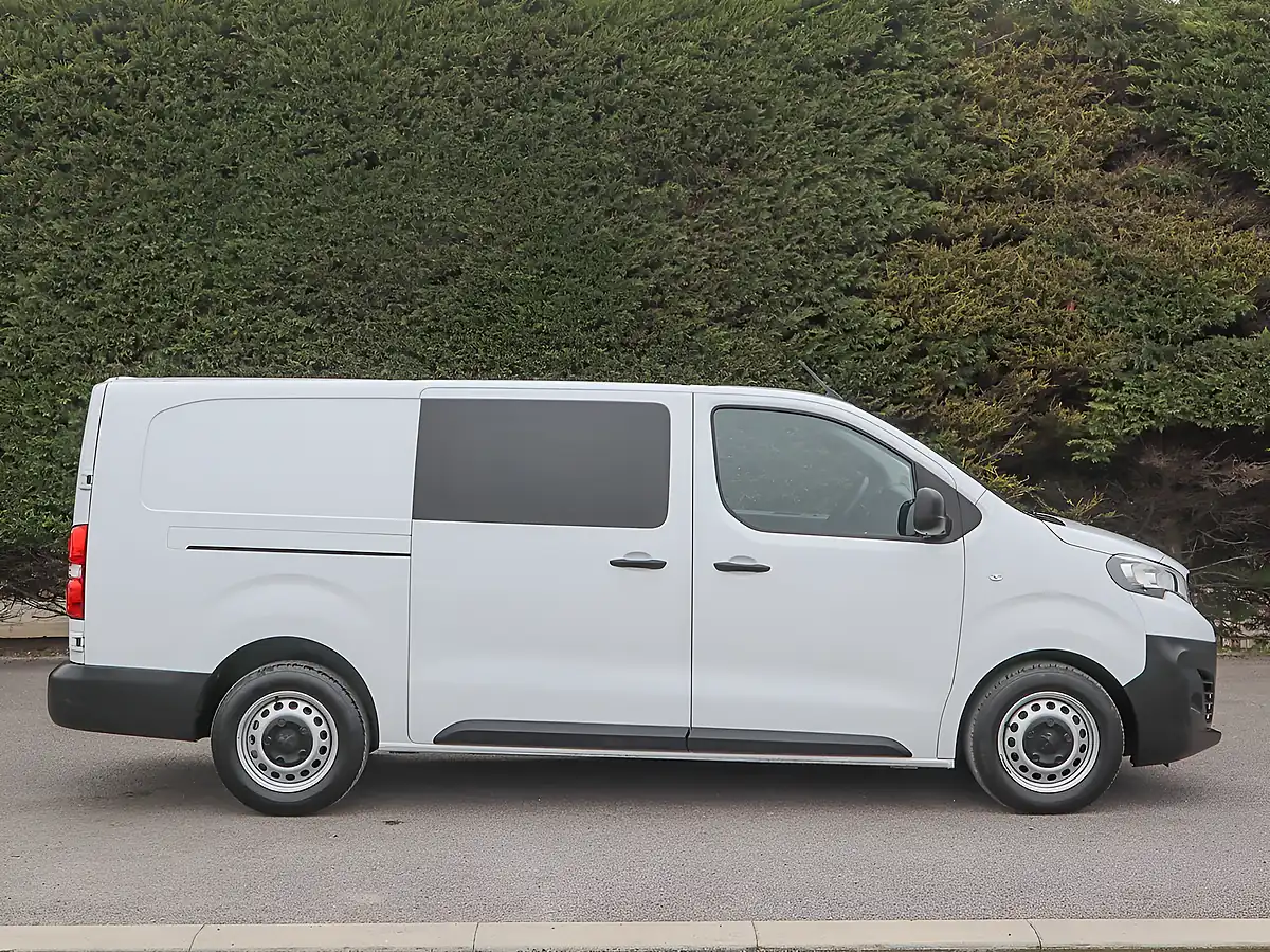 Used 2023 Peugeot Expert Professional Premium+ White - Interior and Exterior details 5