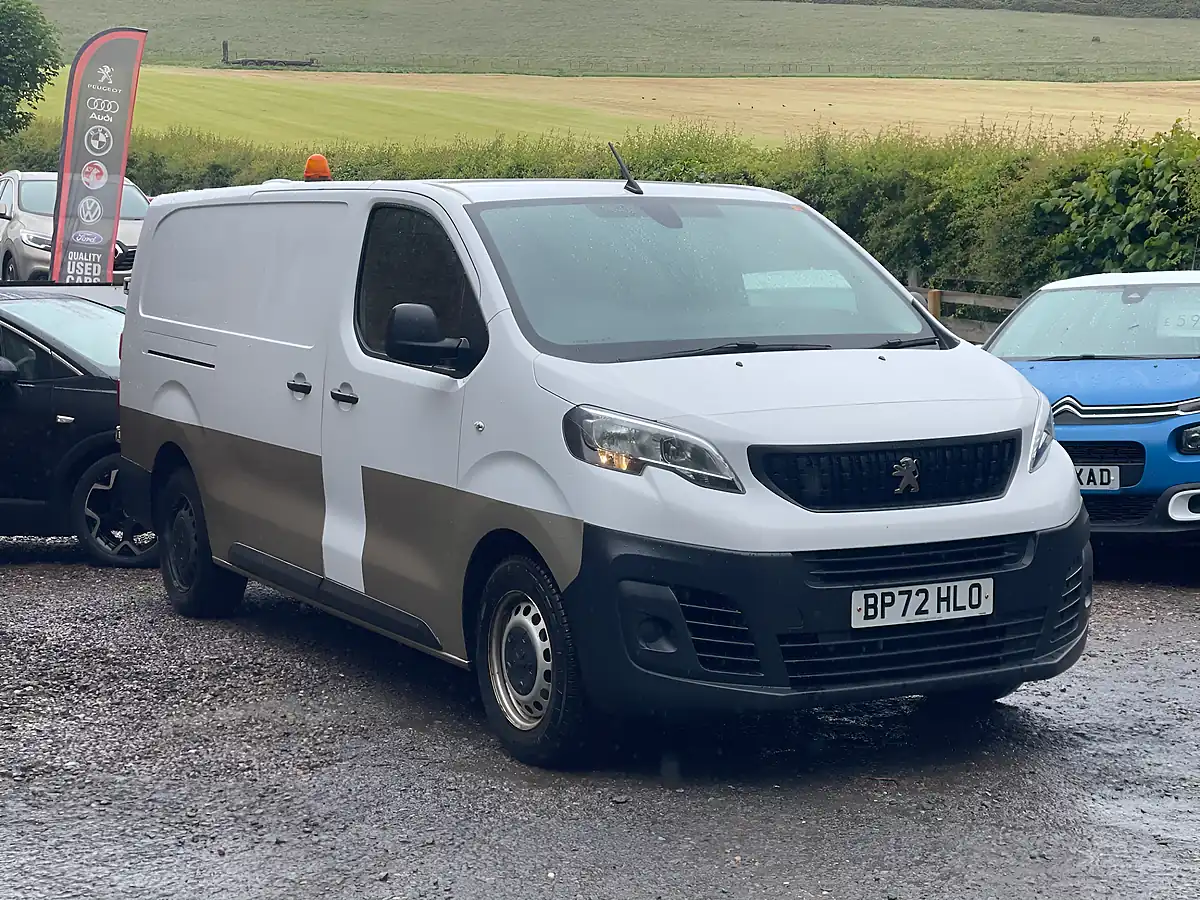 Used 2023 Peugeot Expert Professional Premium White - Front View