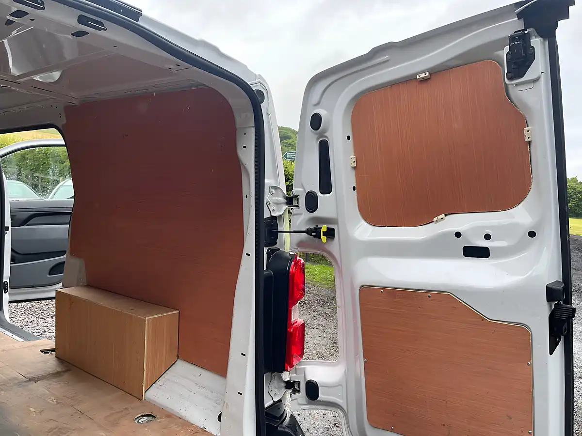 Used 2023 Peugeot Expert Professional Premium White - Interior and Exterior details 16