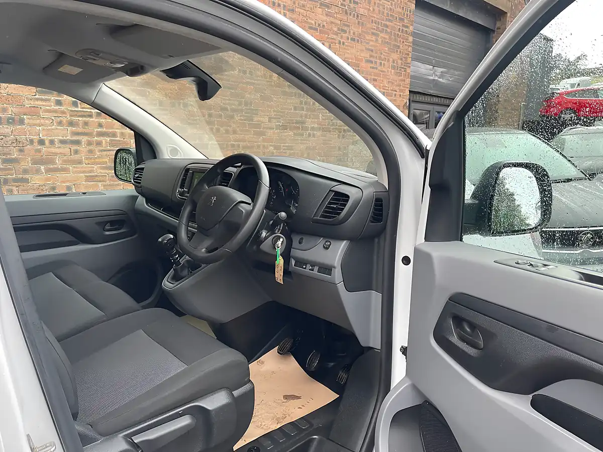 Used 2023 Peugeot Expert Professional Premium White - Interior and Exterior details 7