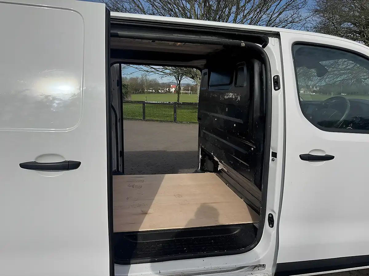 Used 2023 Peugeot Expert Professional Premium + White - Interior and Exterior details 13