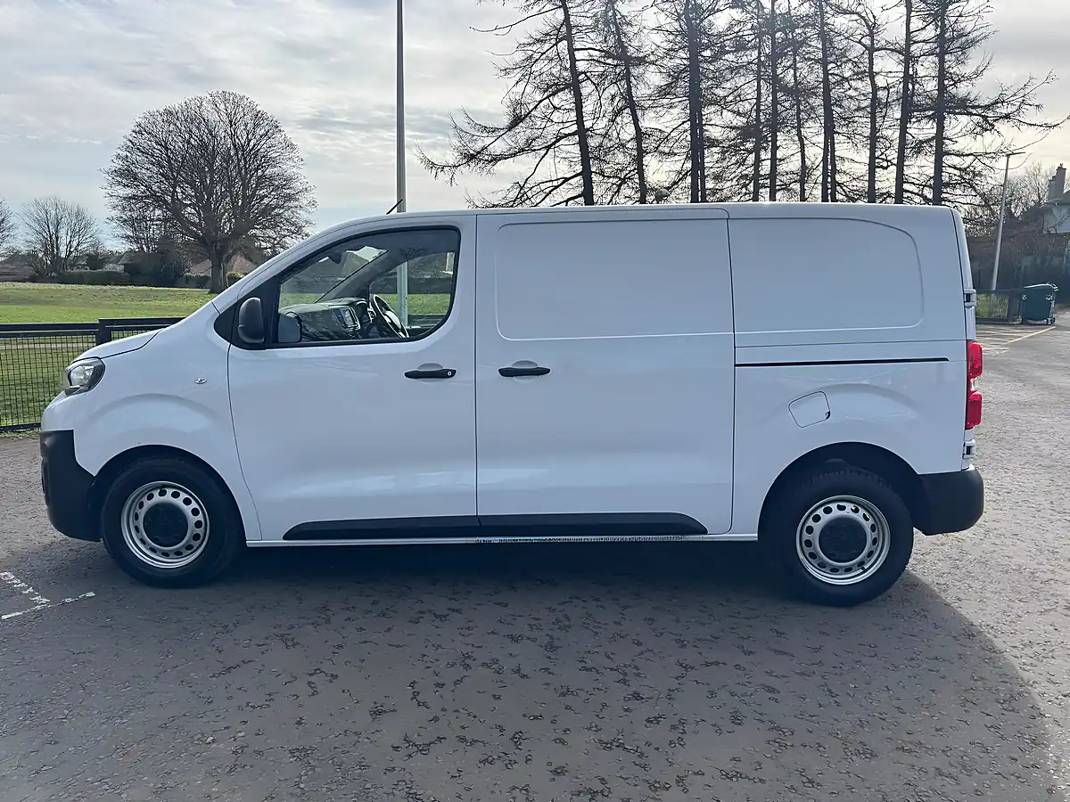 Used 2023 Peugeot Expert Professional Premium + White - Interior and Exterior details 4