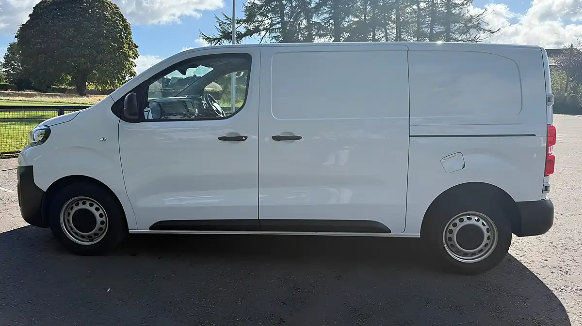 Used 2023 Peugeot Expert Professional Premium + White - Interior and Exterior details 6