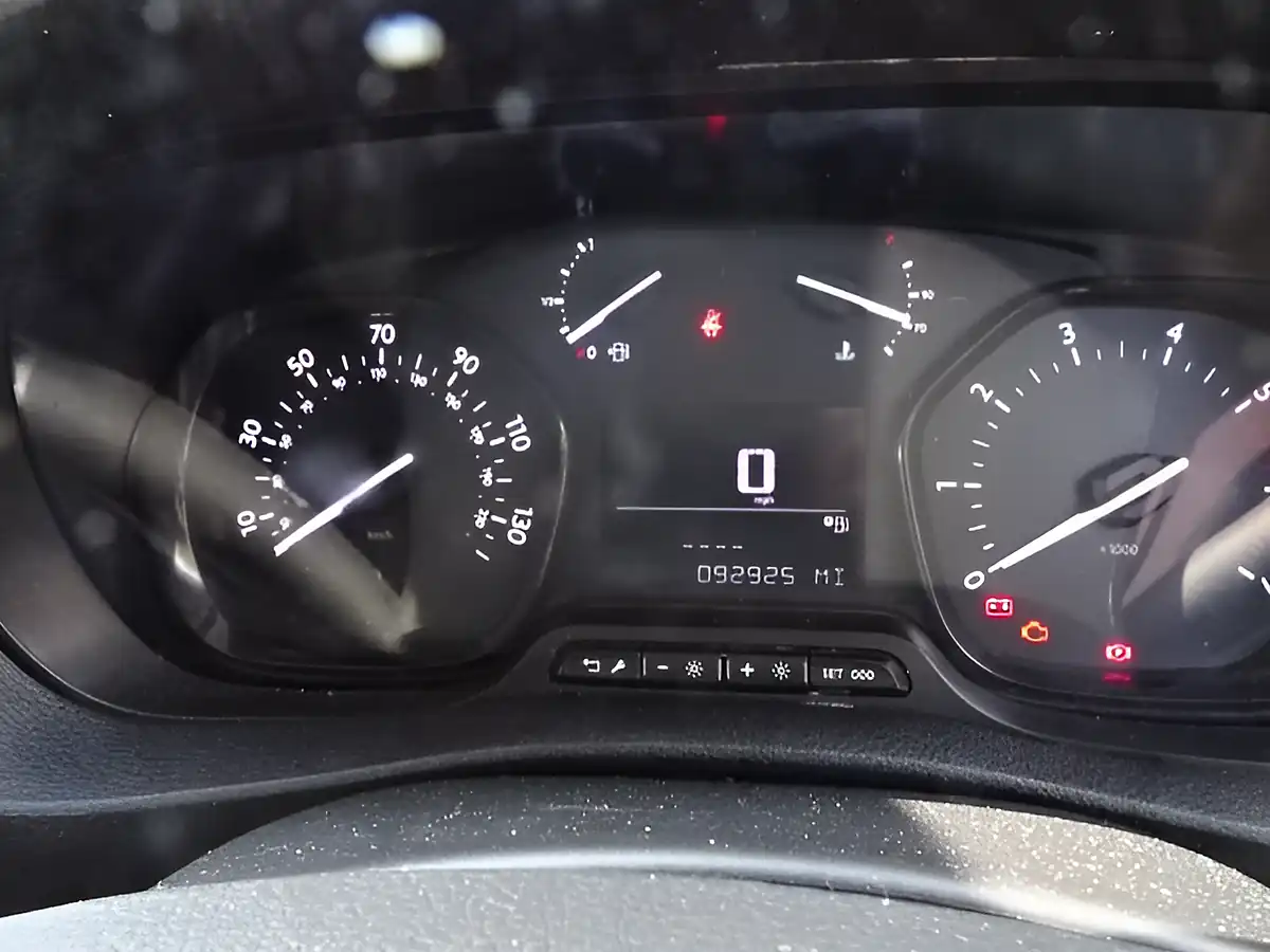 Used 2023 Peugeot Expert Professional Premium White - Interior and Exterior details 11