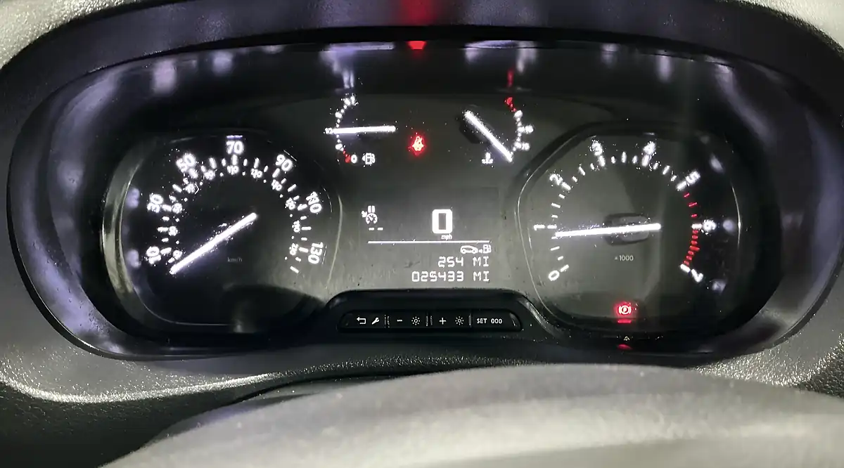 Used 2023 Peugeot Expert Professional Premium+ White - Interior and Exterior details 9