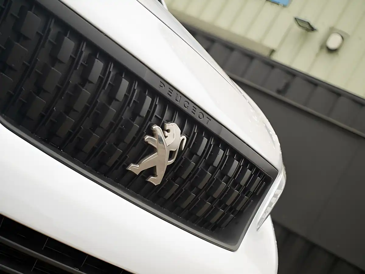 Used 2023 Peugeot Expert Professional Premium+ White - Interior and Exterior details 7