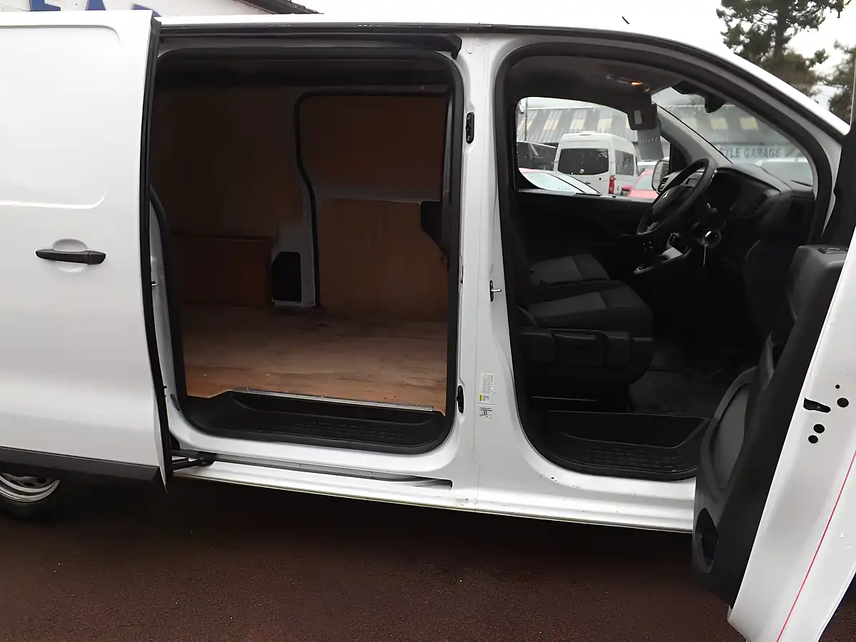 Used 2023 Peugeot Expert Professional Premium + White - Interior and Exterior details 12