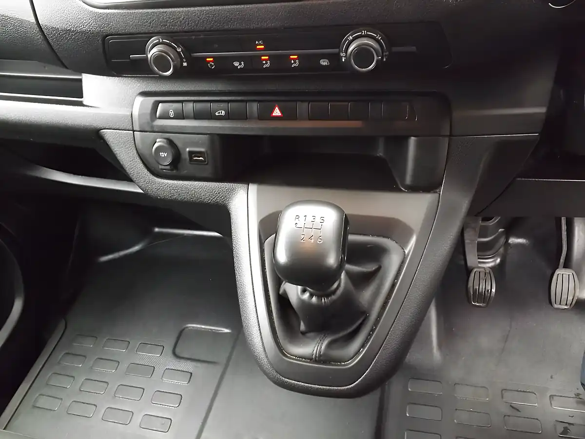 Used 2023 Peugeot Expert Professional Premium + White - Interior and Exterior details 17