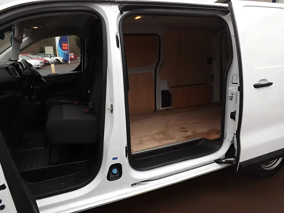 Used 2023 Peugeot Expert Professional Premium + White - Interior and Exterior details 5