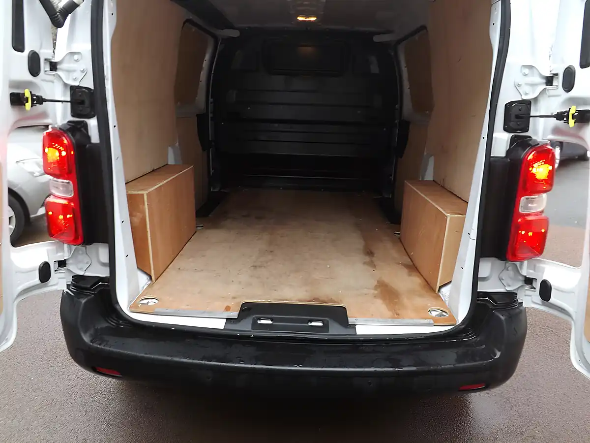 Used 2023 Peugeot Expert Professional Premium + White - Interior and Exterior details 9