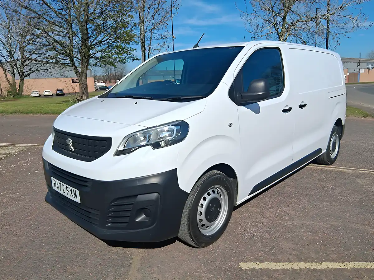 Used 2023 Peugeot Expert Professional Premium White - Front View