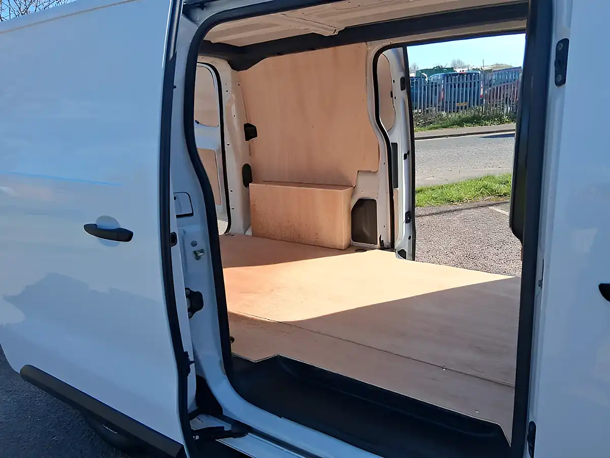 Used 2023 Peugeot Expert Professional Premium White - Interior and Exterior details 10