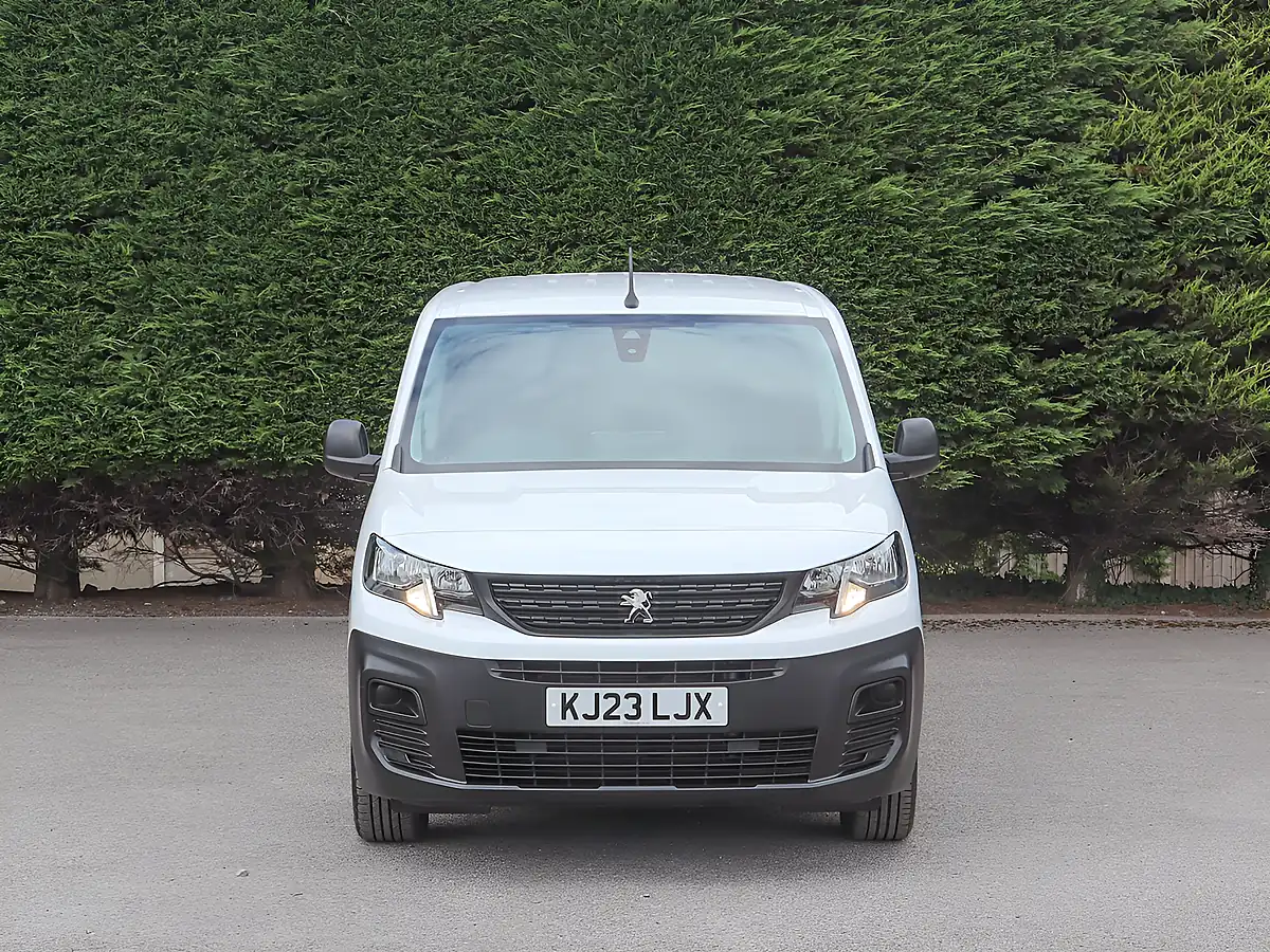Used 2023 Peugeot Partner 850 Profesional Premium+ Long L2 Ice White - Interior and Exterior details 3